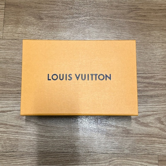 Louis Vuitton Horizon 50 Cover - Picture 12 of 15
